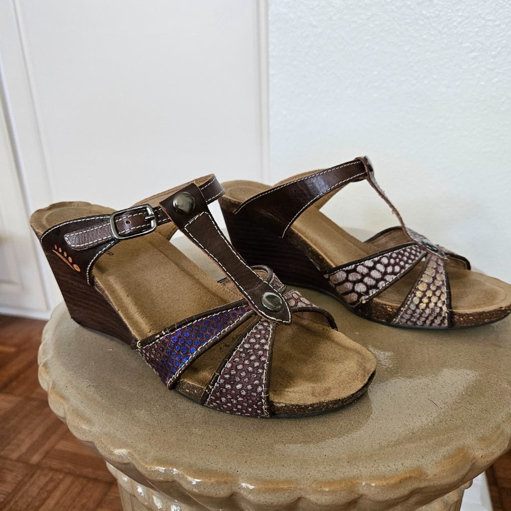 Spring Step Iridescent Wedge Slides - Picture 2 of 5